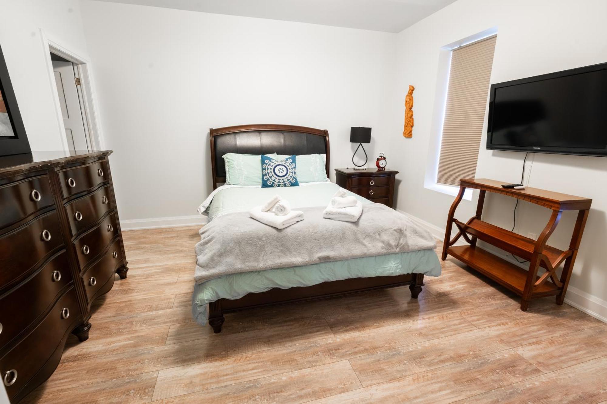Spacious 3 Bedroom Apartment In Heart Of Niagara Thorold Exterior photo