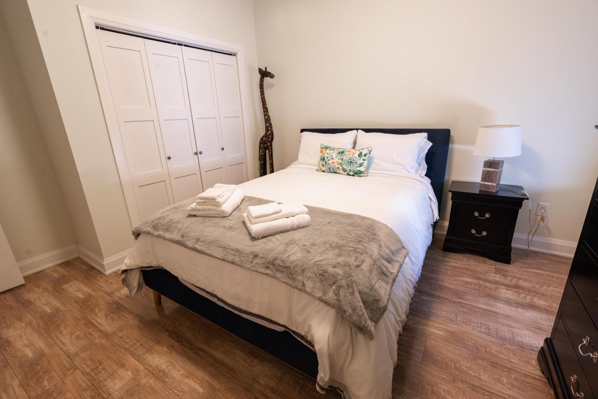Spacious 3 Bedroom Apartment In Heart Of Niagara Thorold Exterior photo