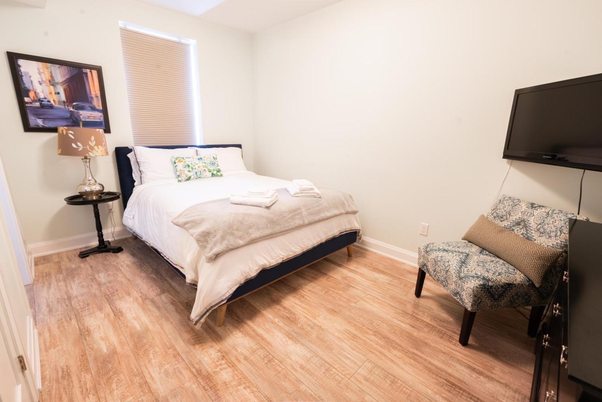 Spacious 3 Bedroom Apartment In Heart Of Niagara Thorold Exterior photo